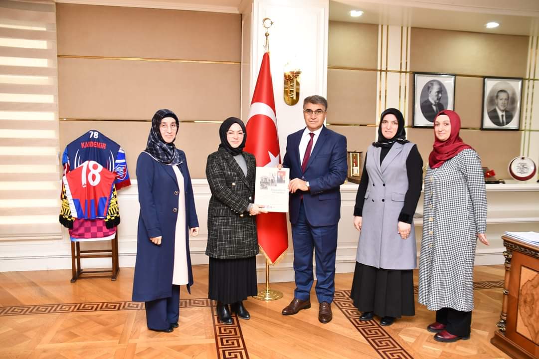 28 Şubat Öğrenci Derneği Vali Gürel’i Makamında Ziyaret etti.