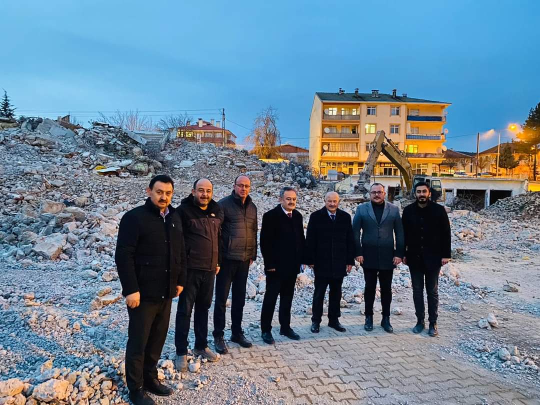EFLANİ YENİ KAYMAKAMLIK BİNASI İHALESİ YAPILDI. ALTINÖZ İNCELEMELERDE BULUNDU