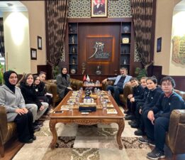 KARABÜK MY KOLEJİ ÖĞRENCİLERİNDEN REKTÖR POLAT’A ZİYARET.
