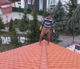 TAŞHANIN ÇATI KAPLAMALARI DEĞİŞTİRİLDİ…