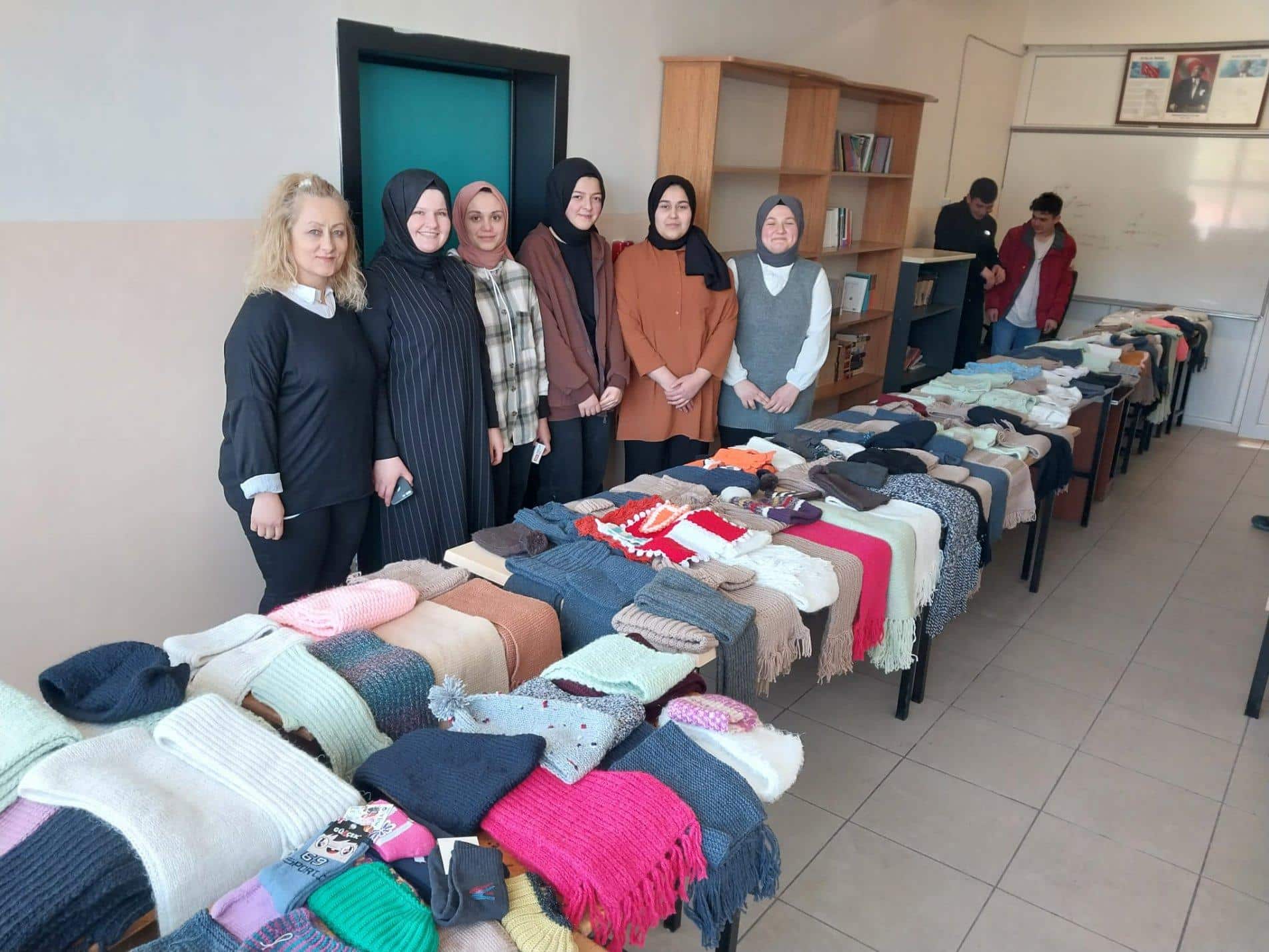 İlçemiz Eflani Borsa İstanbul Çok Programlı Anadolu Lisesi Öğretmen ve Öğrencilerimizin Depremzedelerimiz İçin Çalışmaları