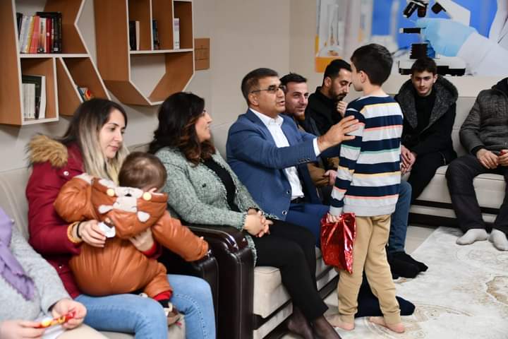 Devletimiz ve Milletimiz Tüm İmkânlarıyla Depremzedelerin Yanında.