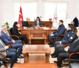 Vali Fuat Gürel, Eflani Kaymakamı Gizem Tokur’u makamında ziyaret Etti.