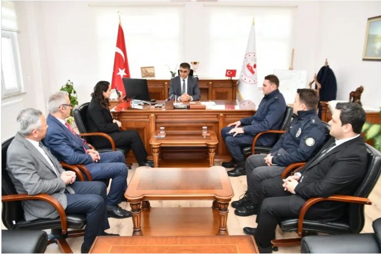Vali Fuat Gürel, Eflani Kaymakamı Gizem Tokur’u makamında ziyaret Etti.