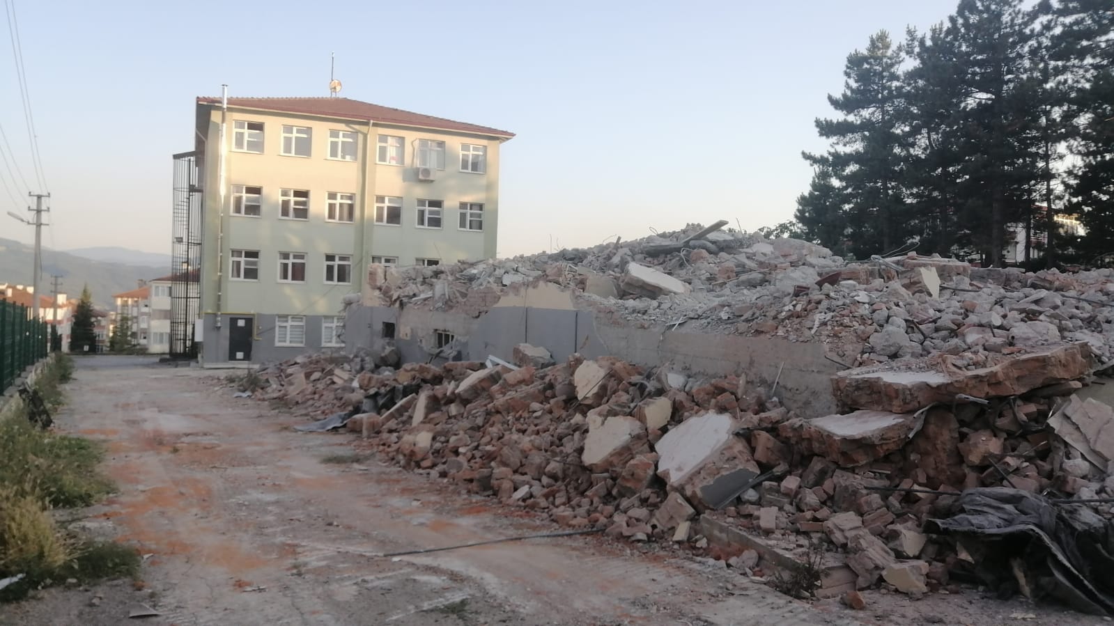 Emek İlkokulu Yıkıldı.