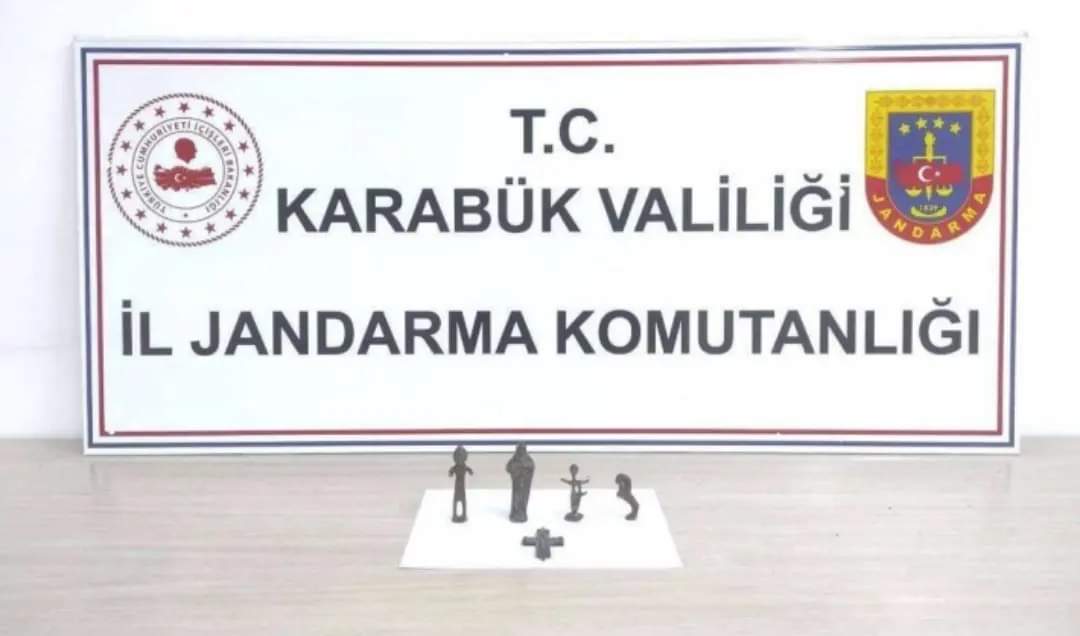 Tarihi eserleri satmak isterken yakalandılar.