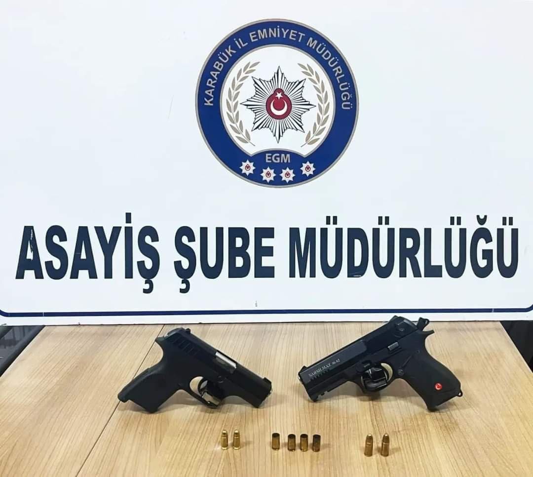 Karabük’te Otomobiliyle Seyir Halindeyken Havaya Ateş Eden Şahıs Gözaltına Alındı.