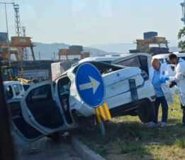 Karabük’te plakası olmayan ve polisin dur ihtarına uymayan otomobilin içinde bulunan 3 kişiden 1’i yakalandı .
