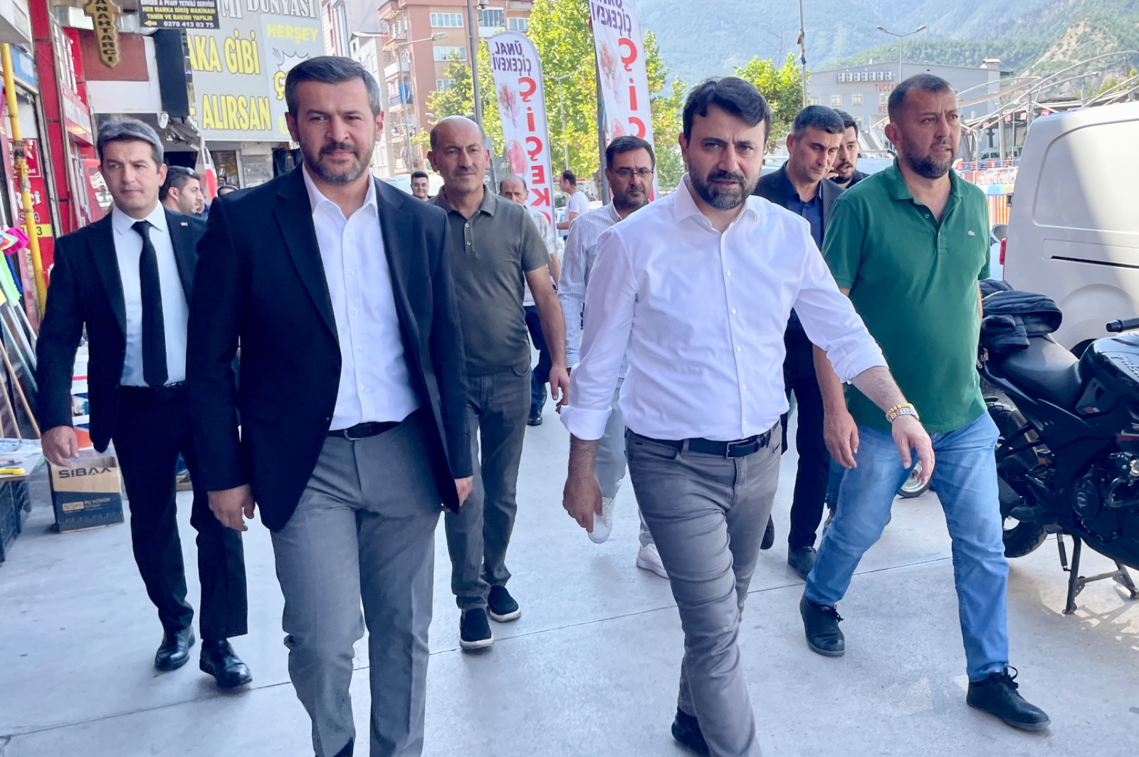 Milletvekili Şahin: “Esnafımız, şehrimizin bel kemiğidir. Onların sesi ve talepleri bizim yol haritamızı belirleyecektir.”