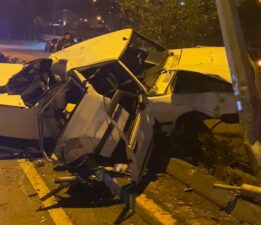 Karabük Çevre Yolunda Aydınlatma Direğine Çarpan Otomobildeki 2 Kişi Yaralandı.