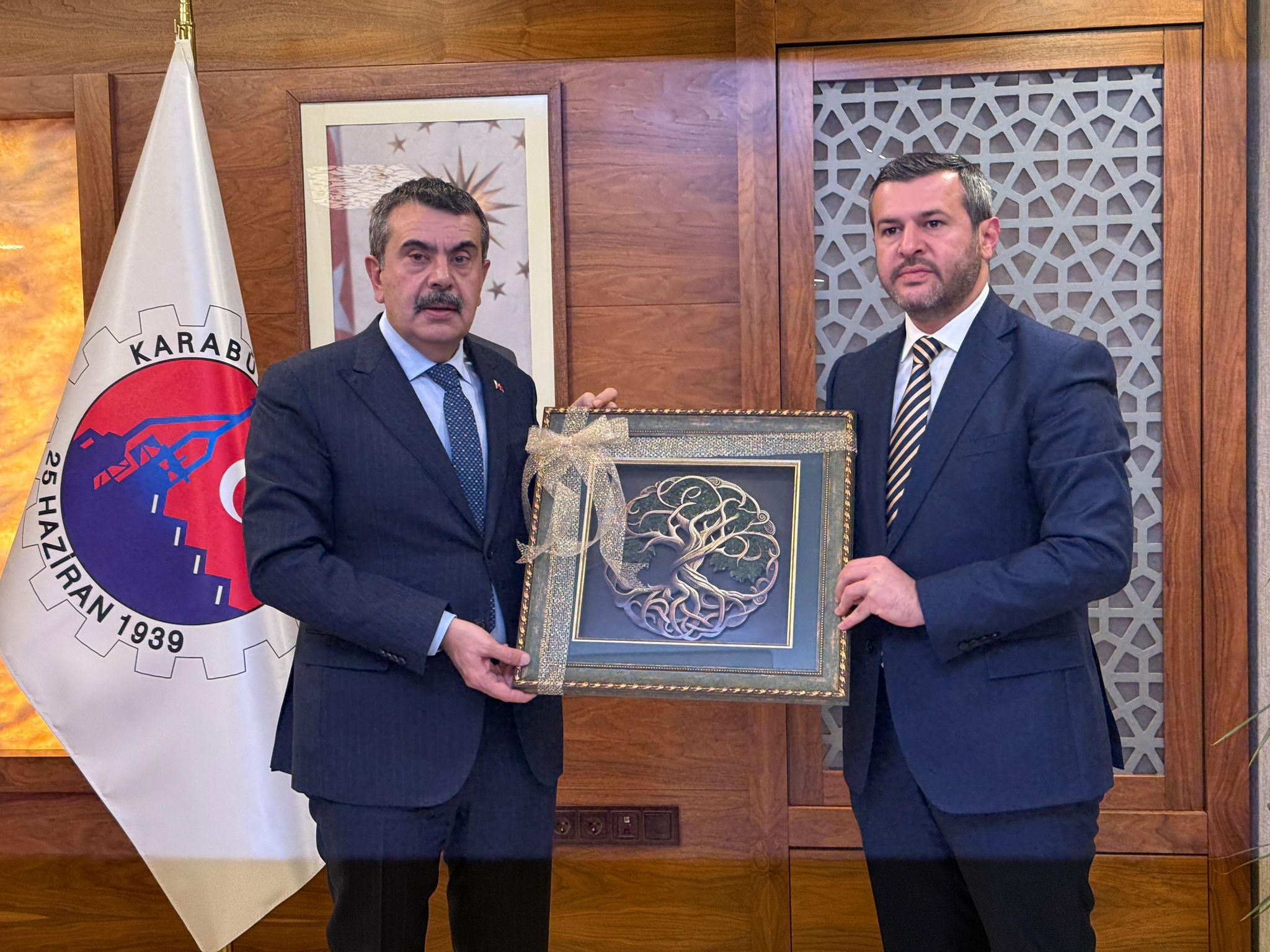 Milli Eğitim Bakanı Yusuf Tekin, Belediye Başkanımız Özkan Çetinkaya’yı Makamında Ziyaret Etti