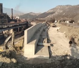 ÇÖKEN YOLDA ÇALIŞMALAR DEVAM EDİYOR.