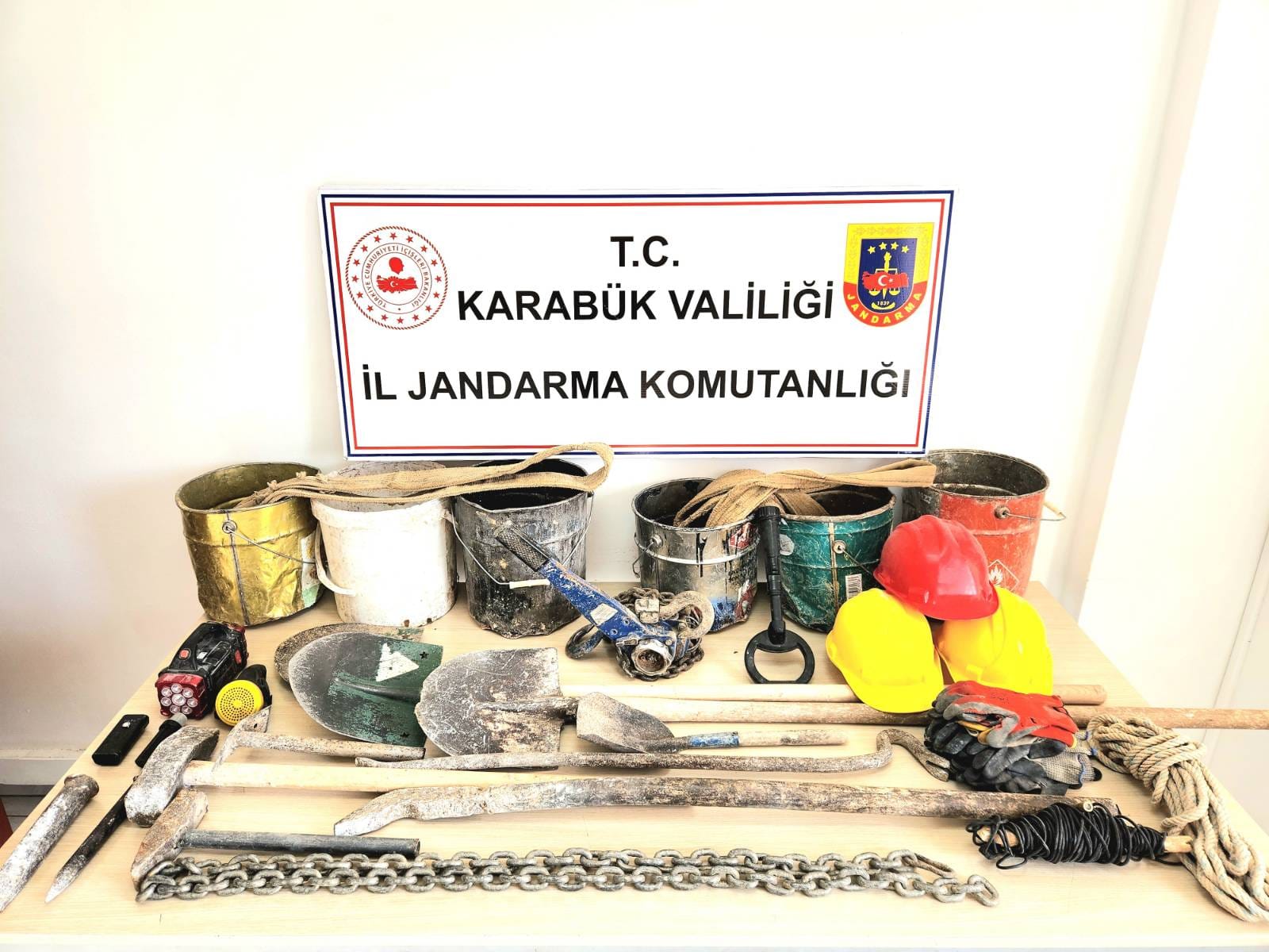 Karabük’te İzinsiz Kazı Yapan 5 Kişi Yakalandı