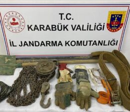 Safranbolu’da Kaçak Kazı Yapan 3 Kişi Suçüstü Yakalandı