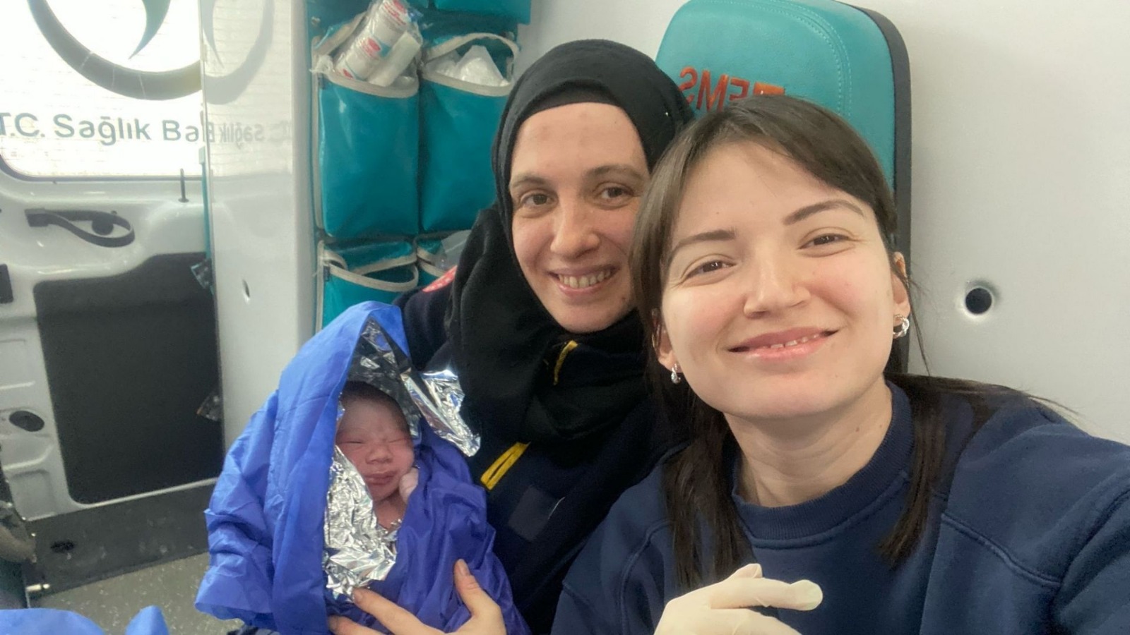 Ambulansta Doğum Mucizesi: “Hoşgeldin Bebek!”