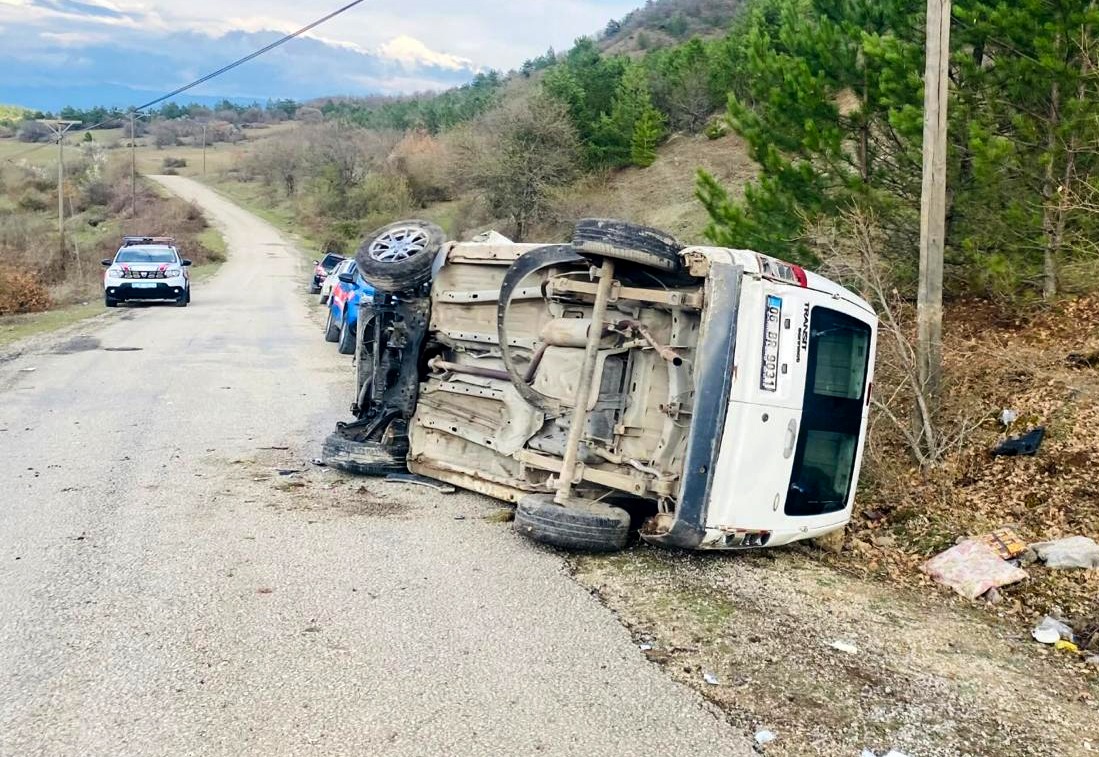 Karabük’te trafik kazasında polis memuru hayatını kaybetti, 1 kişi yaralandı