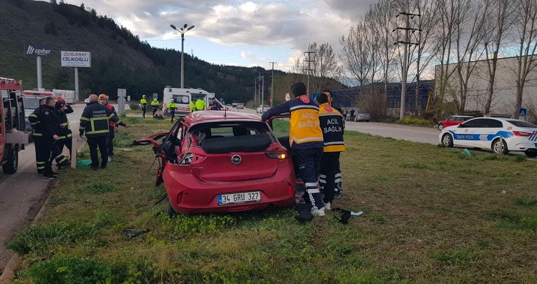 Karabük’te otomobil ile tır çarpıştı: 3 ölü, 2 yaralı