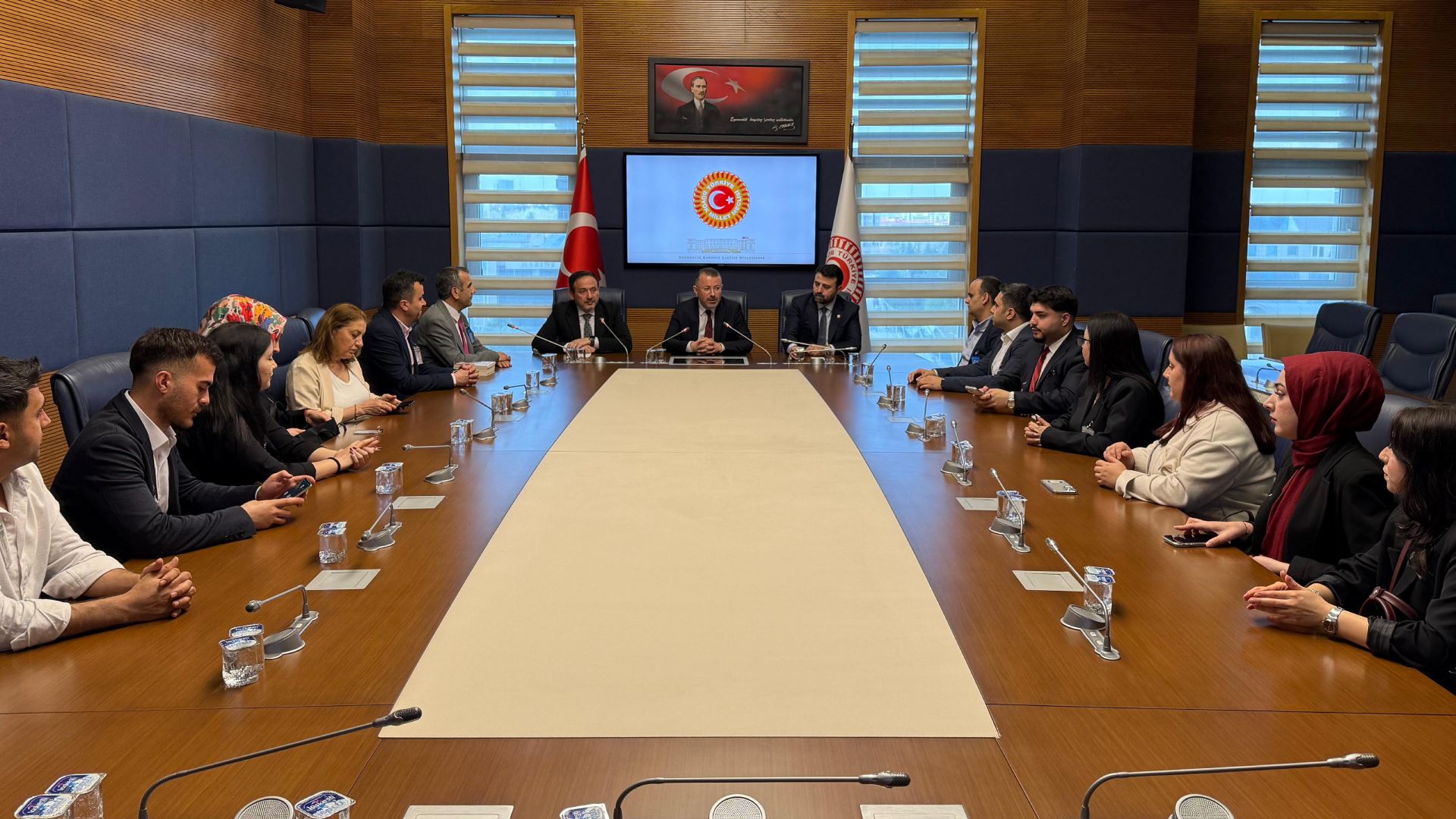 Rektör Kırışık, Öğrencilerle Birlikte TBMM’de Karabük Milletvekilleriyle Buluştu