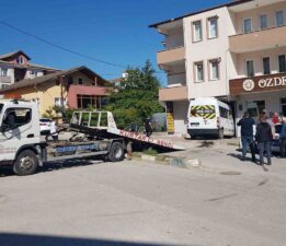 Safranbolu’da Freni Tutmayan Okul Servisi İş Yerine Girdi.