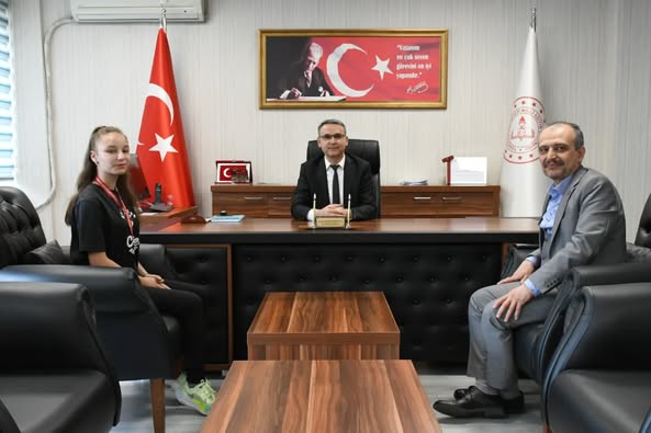 MY Koleji Öğrencisi Tuğçe Emici Okul Sporları Atletizm Yarışmasında Bölge Üçüncüsü Oldu