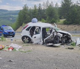 Safranbolu’da yoldan çıkan otomobil beton menfeze çarptı: 1 ölü, 3 ağır yaralı
