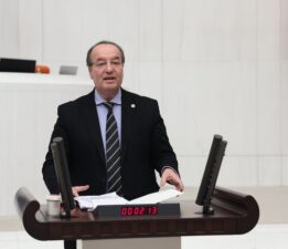 CHP’Lİ AKAY: ALTI AYDA SANİYEDE 305 BİN LİRA, GÜNDE 26 MİLYAR 361 MİLYON LİRA VERGİ ÖDEDİK; TOPLANAN VERGİLERİN SANİYEDE 70 BİN LİRASI, AYDA 185 MİLYAR LİRASI FAİZ ÖDEMESİNE GİTTİ