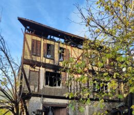 Safranbolu’da 150 Yıllık Tarihi Ahşap Ev Kül oldu.