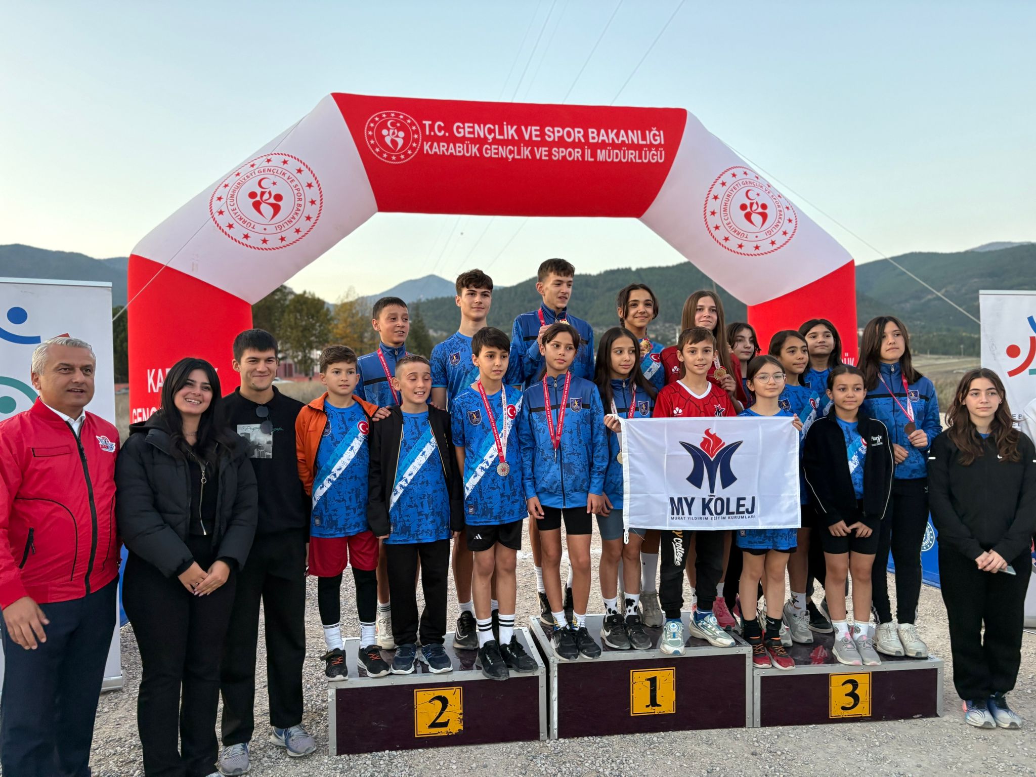 10 Kasım Atatürk’ü Anma Etkinlikleri kapsamında Karabük ilinde düzenlenen atletizm ve masa tenisi müsabakalarına MY Kolej damgası!