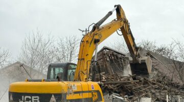 KARABÜK BELEDİYESİ METRUK BİNA YIKIMINA DEVAM EDİYOR