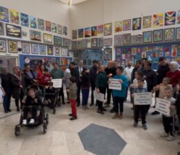 Karabük’te 41 yıllık öğretmene alkışlı ve çiçekli veda