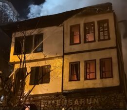 Safranbolu Eski Çarşıda 200 yılık tarihi konak alevlere teslim oldu