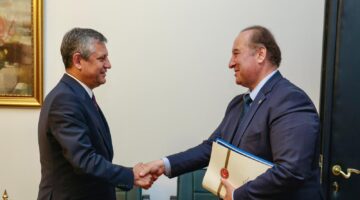 CHP’Lİ AKAY MİTİNG ÖNCESİ GENEL BAŞKAN ÖZEL’LE BİR ARAYA GELDİ: RAPOR ANKARA’DA, HESAP 3 MAYIS’TA MEYDANDA