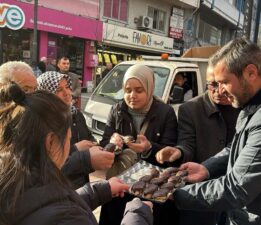 BAŞKAN ÇETİNKAYA VATANDAŞLARI YEREL ESNAFTAN  ALIŞ VERİŞ YAPMAYA DAVET ETTİ; “HEM ESNAFIMIZ KAZANSIN HEM KARABÜKÜMÜZ”