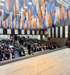 Milletvekili Şahin: “AK Parti’de Eski Olmaz, Sadece Bayrak Yarışı Olur”