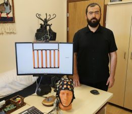 Karabük Üniversitesinde Beyin Sinyalleriyle Bilgisayar Kontrolü Sağlayan Proje Geliştirildi